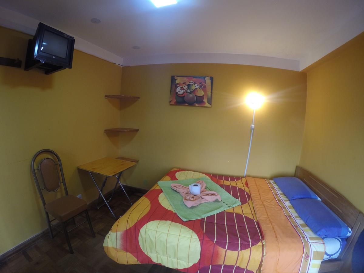 Hostal Florencia Copacabana  Exterior photo